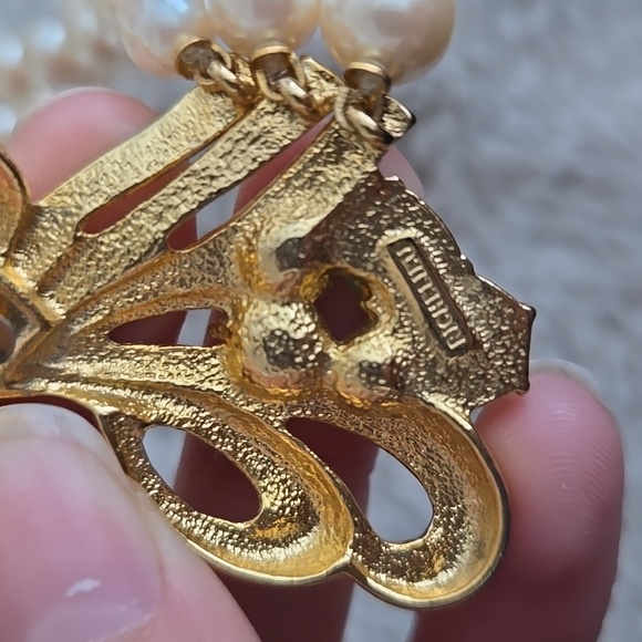 Elegant Gold and Pearl Necklace with Multicolor Accents - Picture 8 of 10